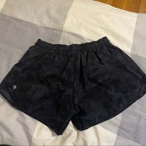 lululemon hotty hot shorts black camo!